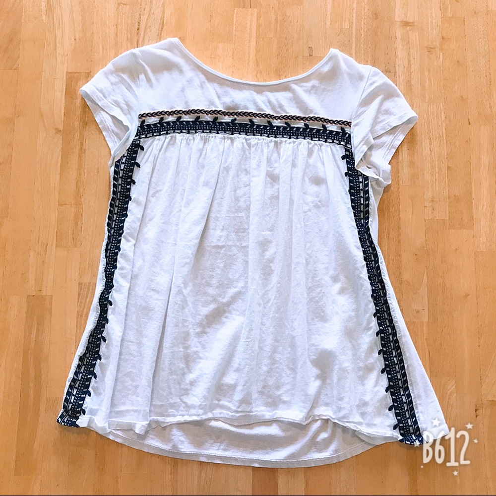 Free with item that’s $8+ !! Loft tshirt size xs